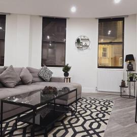 Abbey Corner By Nivaas-Located in the heart of the city centre-5 minute walk to train station-20 minutes to London via train, hotel a Reading