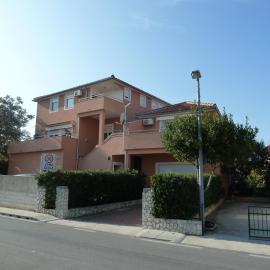 Apartments Branimir, hotel u gradu Murter