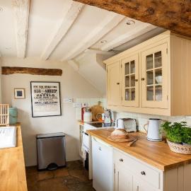 Charming 2BD Cottage in the Heart of Kingham!, hotel i Kingham