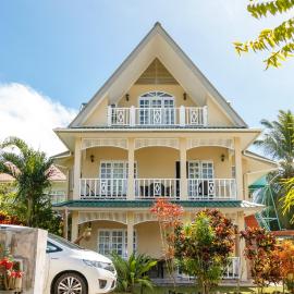 Captain's Villa, Hotel in Takamaka