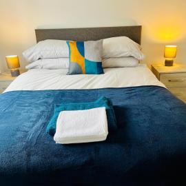 2 Bed Flat - Sleeps 4 - Pets - Garden - Parking
