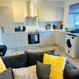 2 Bed Flat - Sleeps 8 - Pets - Garden - Parking