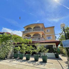 Apartments Neptun, hotel in Šilo