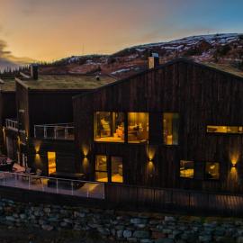 Trilodge - Unique cabin with high standard, views, ski in & out, attractive location, hotel v destinácii Meråker