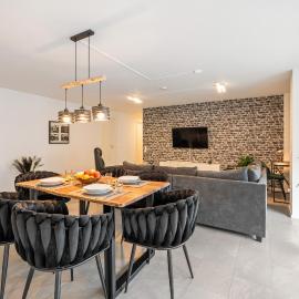 LIVINGLike-Apartment - Central & Spacious with Balkony & Garage, Coffee - 103m2, khách sạn ở Pforzheim