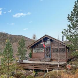 3 Bedroom Cozy Home In Tjørhom