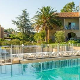 Appartement avec piscine à 2 pas de la plage, Hotel in Linguizzetta