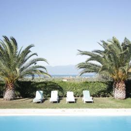 Secluded 3BR Modern Villa w Private Pool and Views، فندق في İskele