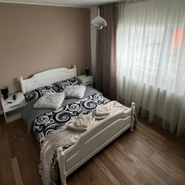 Cozy Apartment, hotel di Buzău