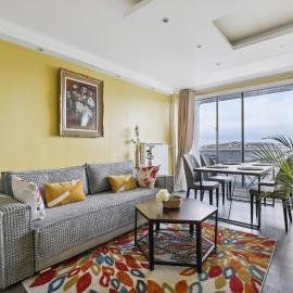 Chic and spacious apart with parking, хотел в Коломб