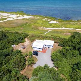 Waterfront on Cape Cod Bay, hotel em Orleans