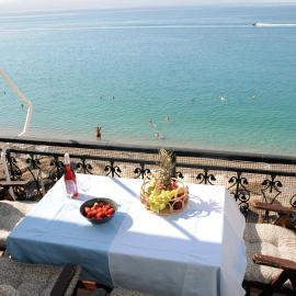 Amazing condo by the beach, hotel en Loutraki