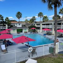 Newly Room in cozy hotel with Super location to the Parks, hotel Kissimmee-ben
