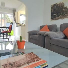 3 bedroom guest House in Brierley hill Contractors & Families Welcome DY5