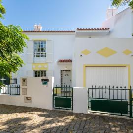 Cozy 3 BDR House Duplex With Patio by LovelyStay