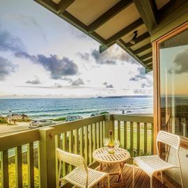Absolute Beachfront Port Elliot Ocean Views Sleeps 8 Family Holiday Accommodation, hotel in Port Elliot