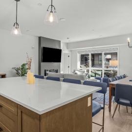 Outdoor heated pool and hot tub Stunning 3Bd sanctuary, hotel in Dead Man's Flats