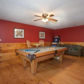 Bears Corner w/ Hot Tub, Arcade & Community Pool!