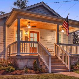 Fully Furnished Bungalow with Deck Near City Center, hotel in Nashville