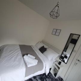 Private Room & En-Suite Bathroom - Long Term Stays & Contractors Welcomed