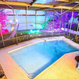 4 BDR Home On Clear Lake, Pool, Hottub, Putting Green