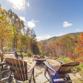 Secluded Lenoir Cabin: 4 Mi to Dtwn Blowing Rock, hotel in Lenoir