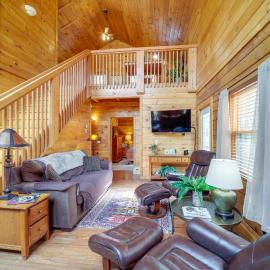 8 Mi to Appalachian Ski! Mtn-View Gem on 22 Acres, hotel in Lenoir