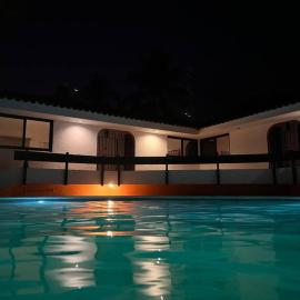 Villa Casa Suiza, hotel em Puerto San José