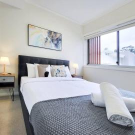 One bedroom Apartment walk to Gordon Train Station