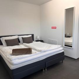 Ferienzimmer Frank, Self-Check-in nach 21Uhr, hotel in Niederalteich