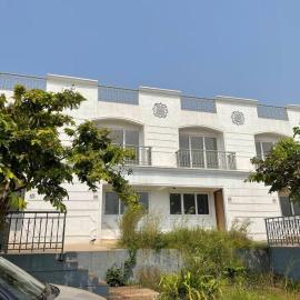 Ocean Breeze 1 BHK Duplex Villa, хотел в Даполи