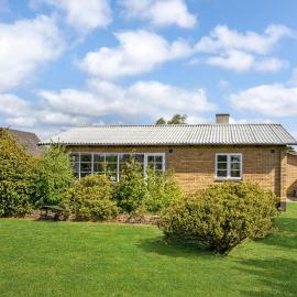Lovely Home In Aakirkeby With Wifi, hotel v destinaci Åkirkeby
