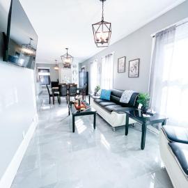 Comfy 4BR-Free Parking-Wi-Fi in Niagara Falls NY, Hotel in Niagarafälle