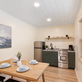 Squam Lake 3 bed plus 3 bath rental (Suite 7), hotel in Holderness