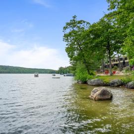 Waterfront 2 bed 2 bath (Suite 2), hotel in Holderness