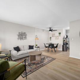 Hines Haven - Unit 2 - Perfect BNB for YOU, hotel a Peoria