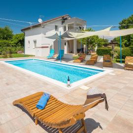 0-Bedroom Apartment In Porec, hotel em Tar