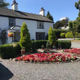 Old School House - with private onsite parking, hotel Hawksheadben