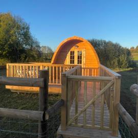 Cabane Pod1, hotel in Domfront-en-Champagne