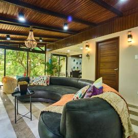 Cuatro Maya by Araw Residences、ナスグブのホテル