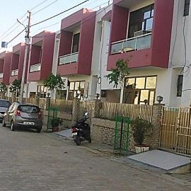 Shri Achyutam Villa - Offering Best Value in Vrindavan, khách sạn ở Vrindāvan