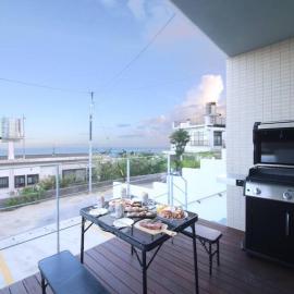 SMIRE STAY OKINAWA weiberプライベートBBQ 沖縄リゾートの新築一軒家، فندق في نانجو