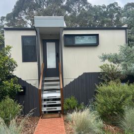 Bushland setting close to Sydney CBD- stand alone apartment