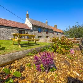 Farm Cottage - Dog-Friendly Stone Cottage near Sand Bay, Hotel in Worle