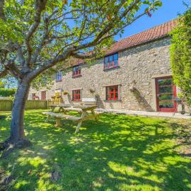 Seaside-Dog Friendly-Country Cottage-w log burner, hotel in Worle