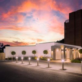 Holiday Inn London - Gatwick Airport by IHG, hotel sa Horley