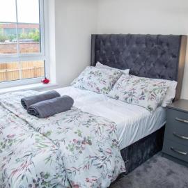 Modern 3 Bedroom Home in Newcastle - Parking