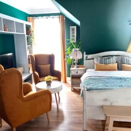 Dom z Sauną i Jacuzzi- na wyłączność lub pokoje – hotel w Serocku