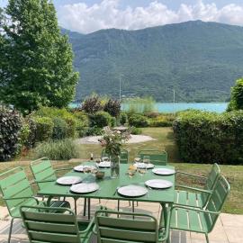 Casa Verso, au bord du lac d'Annecy avec vue, hotel in Doussard