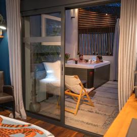 Yanna Lodge, gîte classé 4 étoiles avec Spa couvert entièrement, hotell i Arrest